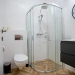شقة Quasi *